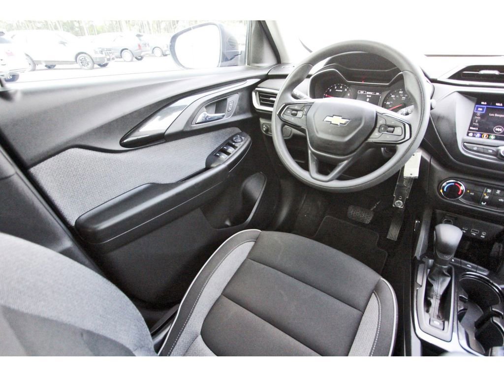 Used 2023 Chevrolet TrailBlazer LS image 11