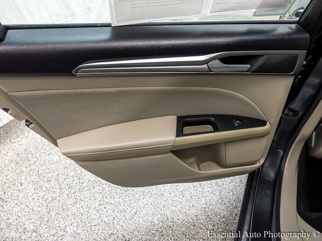 Certified 2018 Ford Fusion SE w/ Fusion SE Technology Package FWD image 20