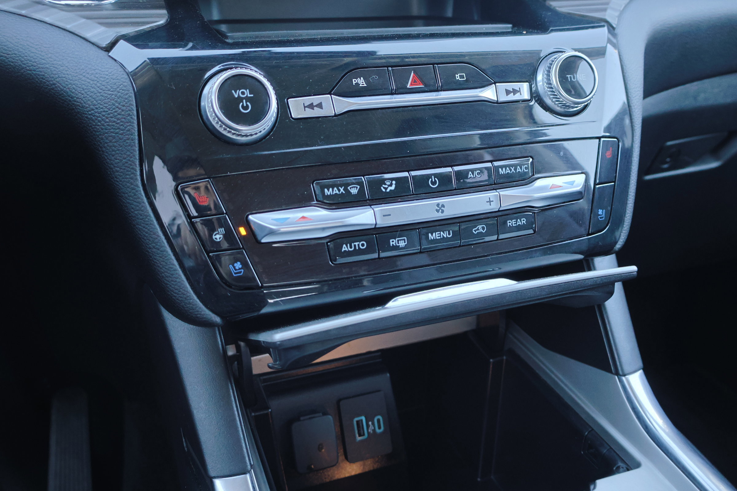 Certified 2022 Ford Explorer Limited w/ Equipment Group 301A image 24