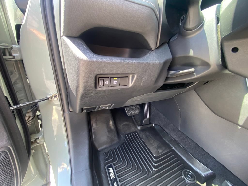 Used 2020 Toyota RAV4 XLE FWD image 12