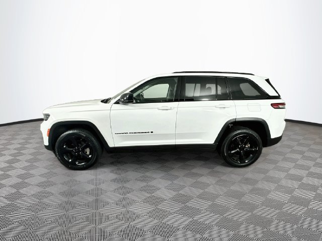Used 2023 Jeep Grand Cherokee Limited w/ Black Appearance Package AWD/4WD image 7