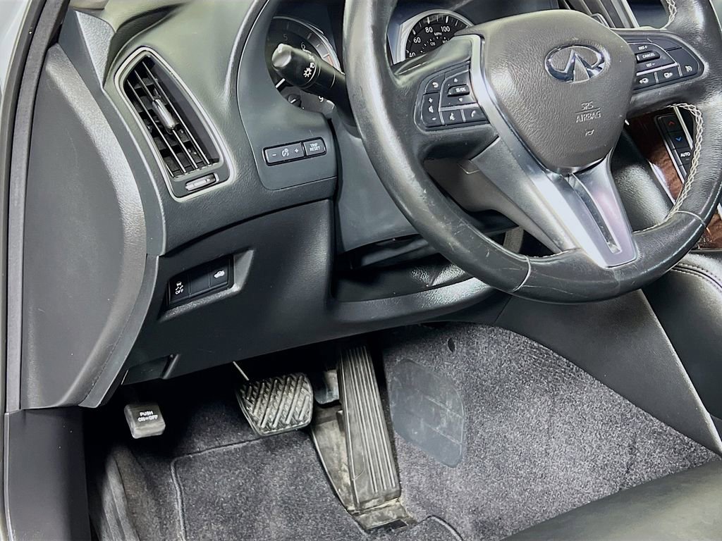 Used 2019 INFINITI Q50 Luxe w/ Essential Package (3.0T Luxe) AWD/4WD image 12