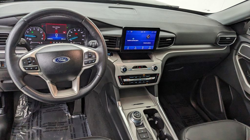 Certified 2023 Ford Explorer XLT w/ Equipment Group 202A image 4