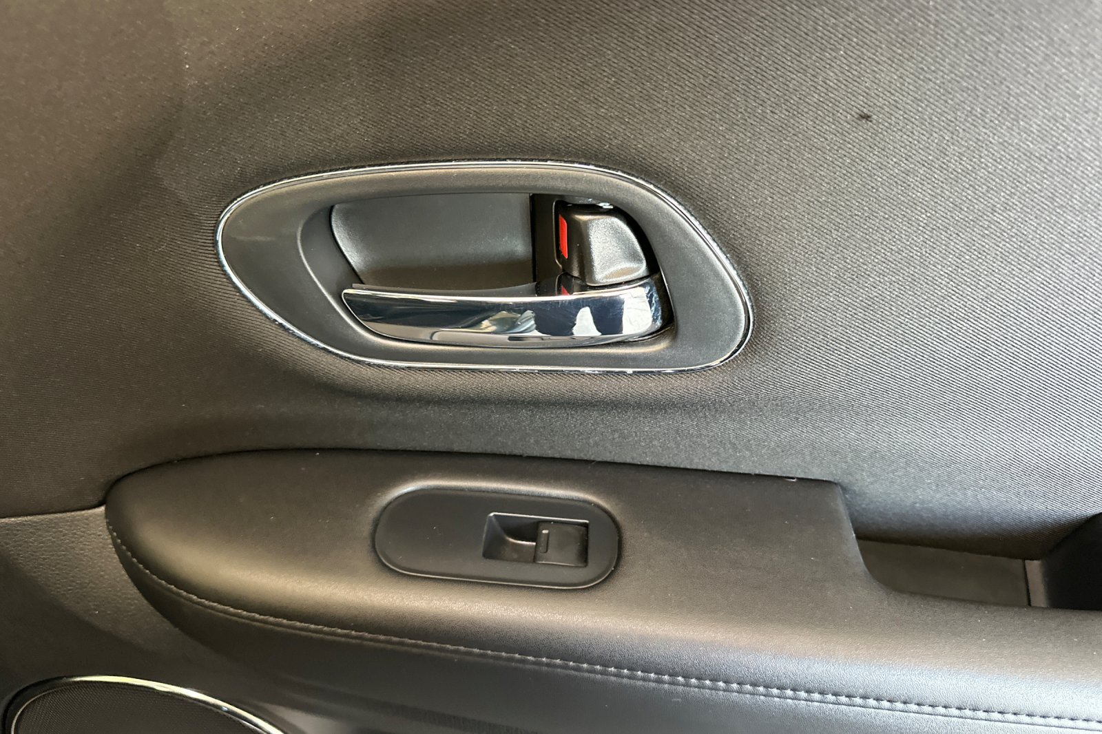 Used 2017 Honda HR-V EX image 18