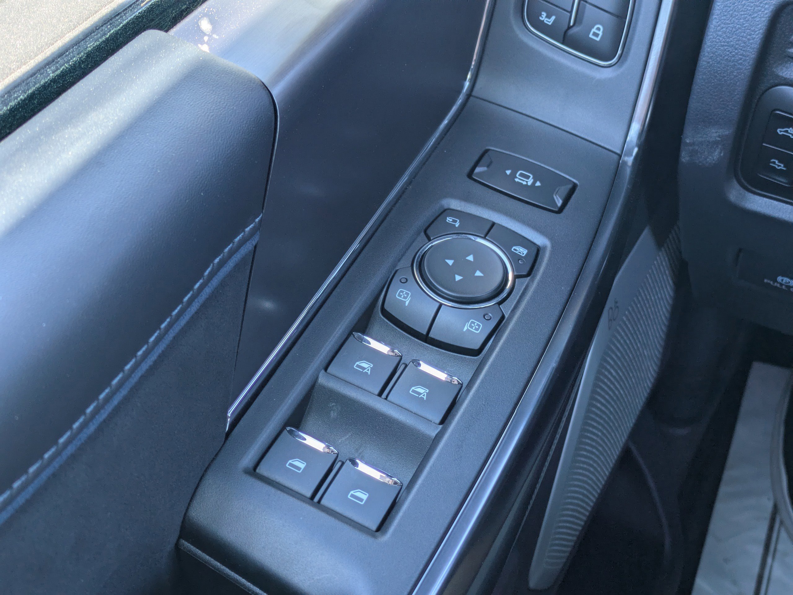 Certified 2026 Ford F450 Platinum w/ FX4 Off-Road Package image 31