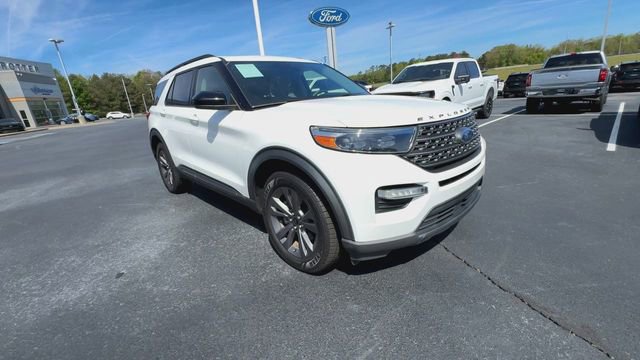 Certified 2022 Ford Explorer XLT w/ Equipment Group 202A AWD/4WD image 9