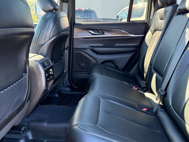 Used 2024 Jeep Grand Cherokee Limited w/ Black Appearance Package AWD/4WD image 20