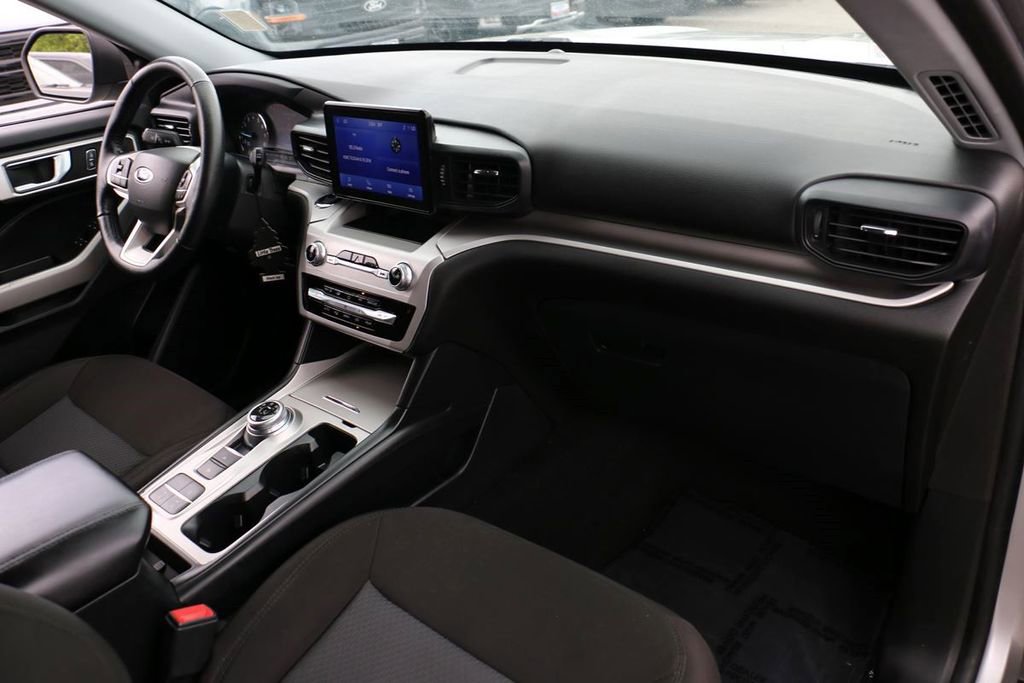 Certified 2022 Ford Explorer XLT image 32