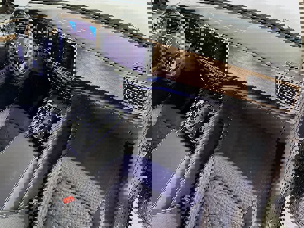 Used 2025 Volkswagen Atlas SE image 32