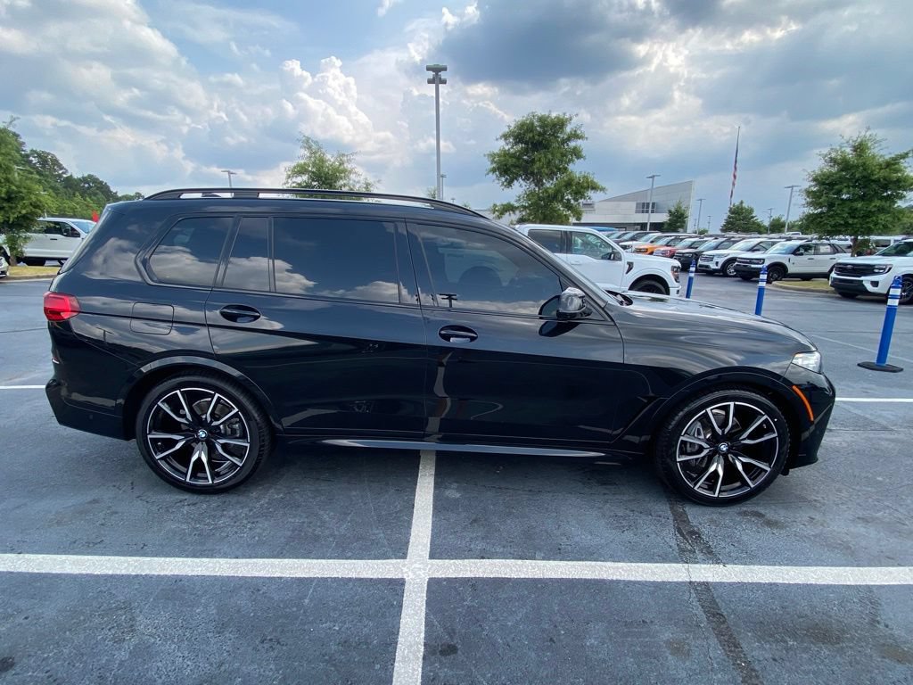 Used 2022 BMW X7 xDrive40i w/ M Sport Package AWD/4WD image 8