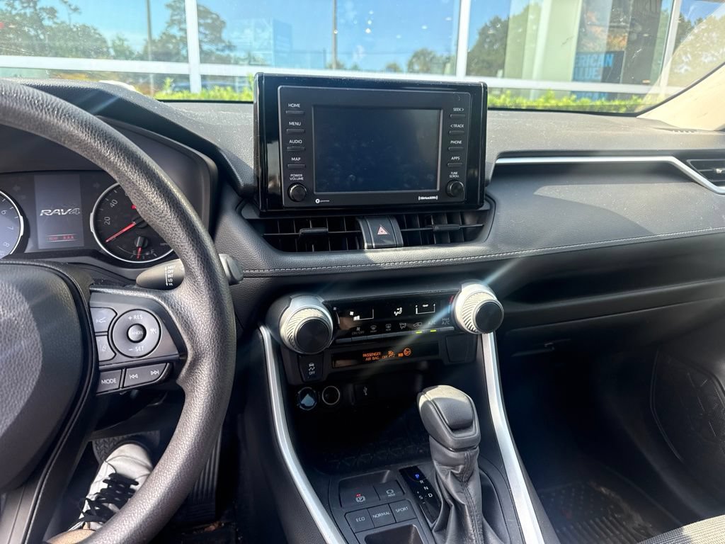 Used 2022 Toyota RAV4 LE FWD image 9