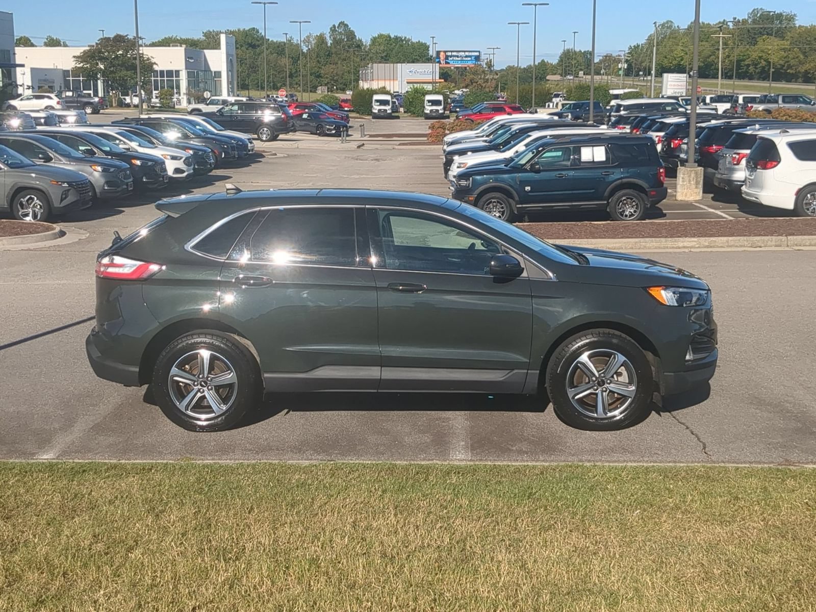 Certified 2023 Ford Edge SEL w/ Convenience Package AWD/4WD image 2