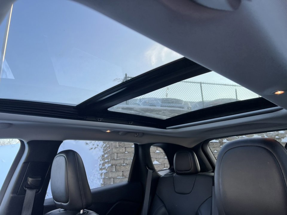 Used 2021 Jeep Cherokee Limited image 12