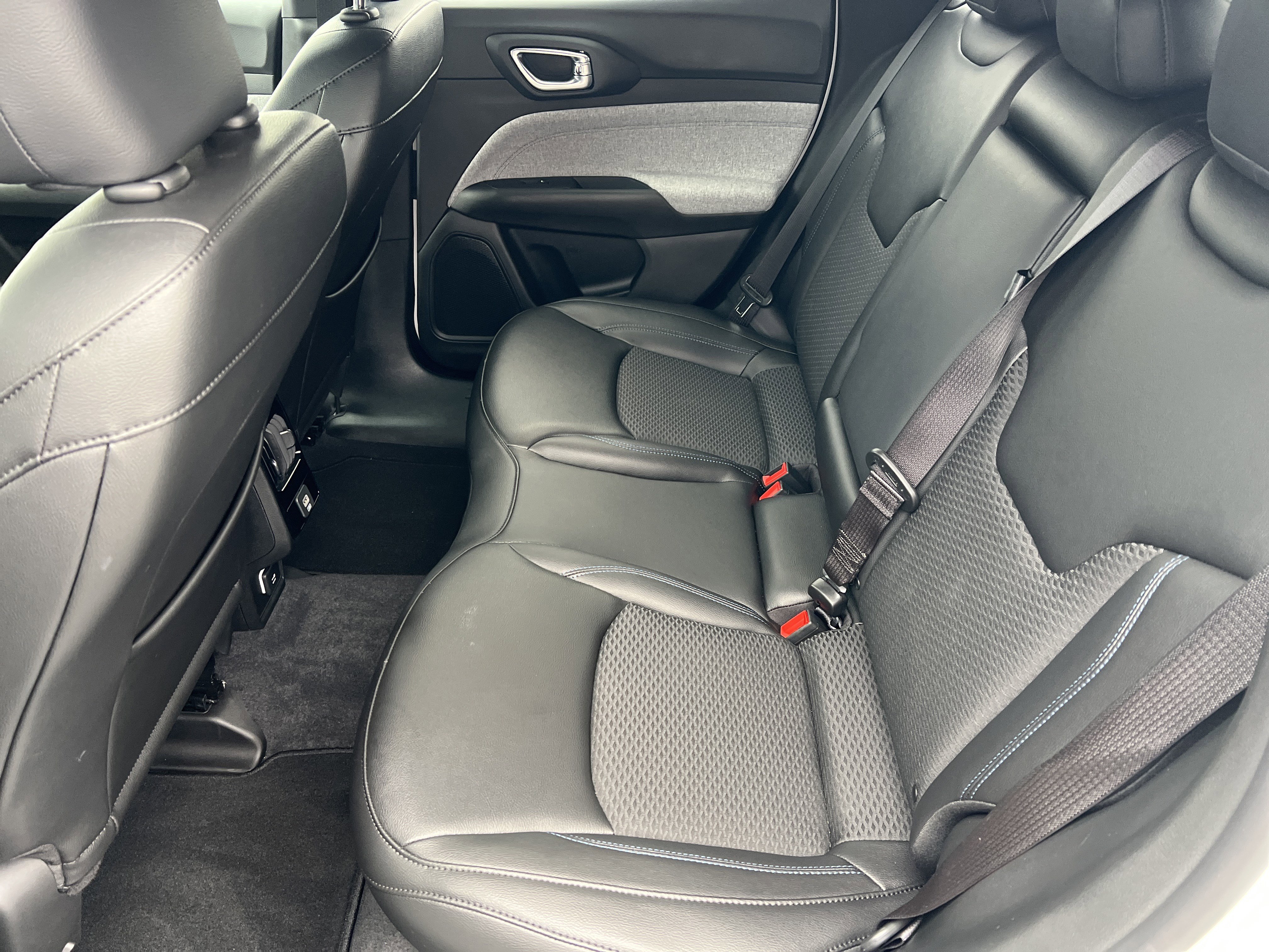 Used 2024 Jeep Compass Latitude image 20