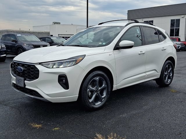 Certified 2023 Ford Escape ST-Line Select w/ Tech Pack #1 AWD/4WD image 3