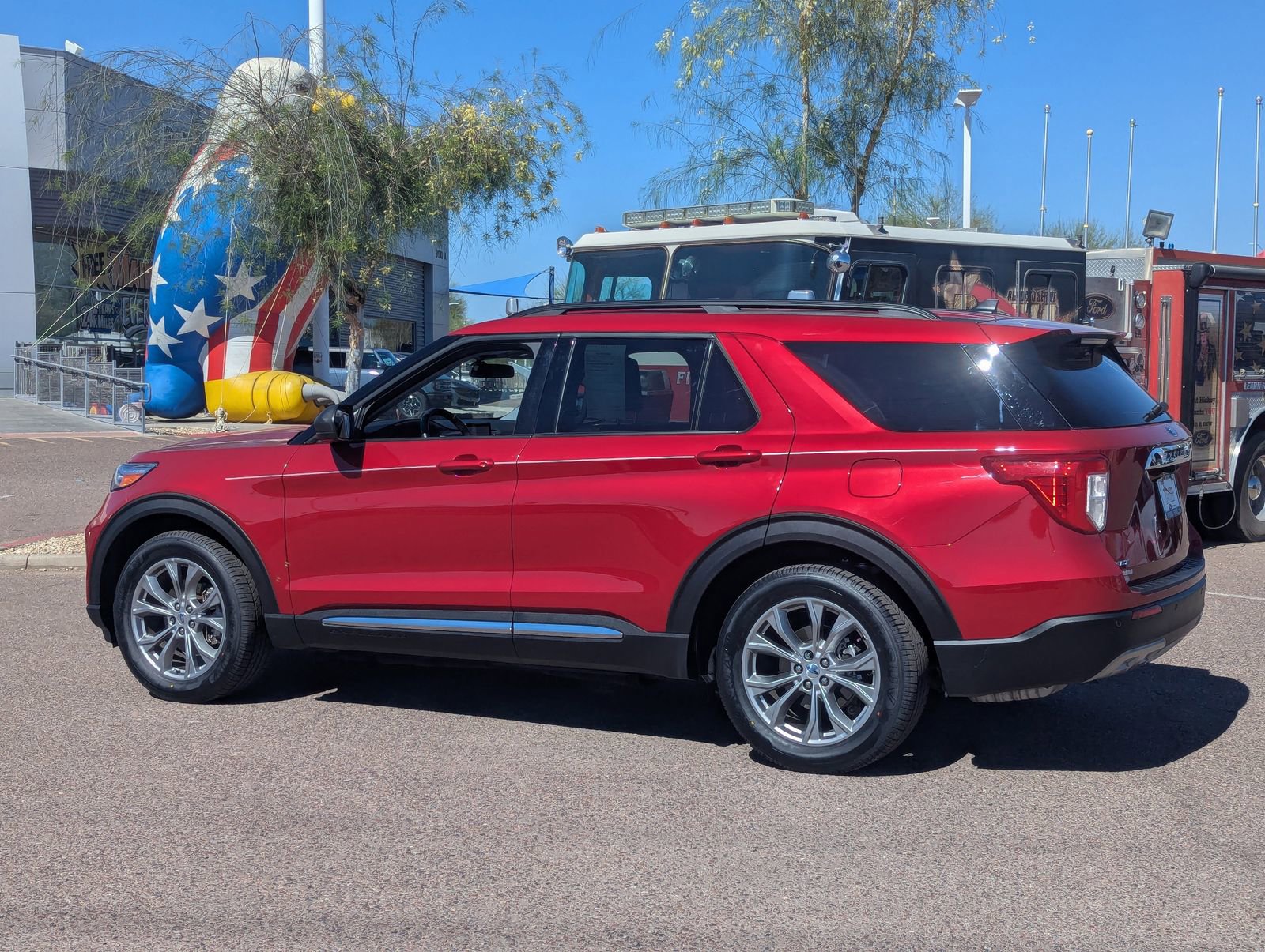 Certified 2022 Ford Explorer XLT w/ Equipment Group 202A image 3