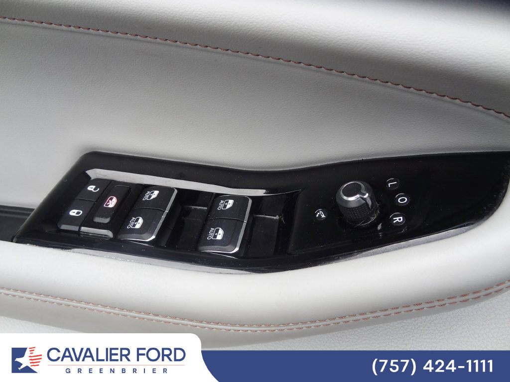 Used 2021 Jeep Grand Cherokee L Overland w/ Luxury Tech Group IV AWD/4WD image 20