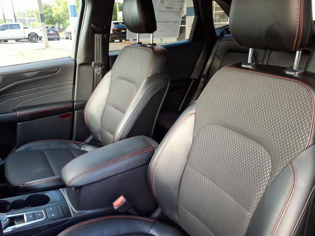 Certified 2025 Ford Escape ST-Line Select AWD/4WD image 10