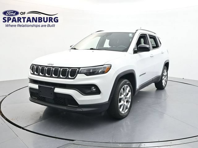 Used 2023 Jeep Compass Latitude AWD/4WD image 3