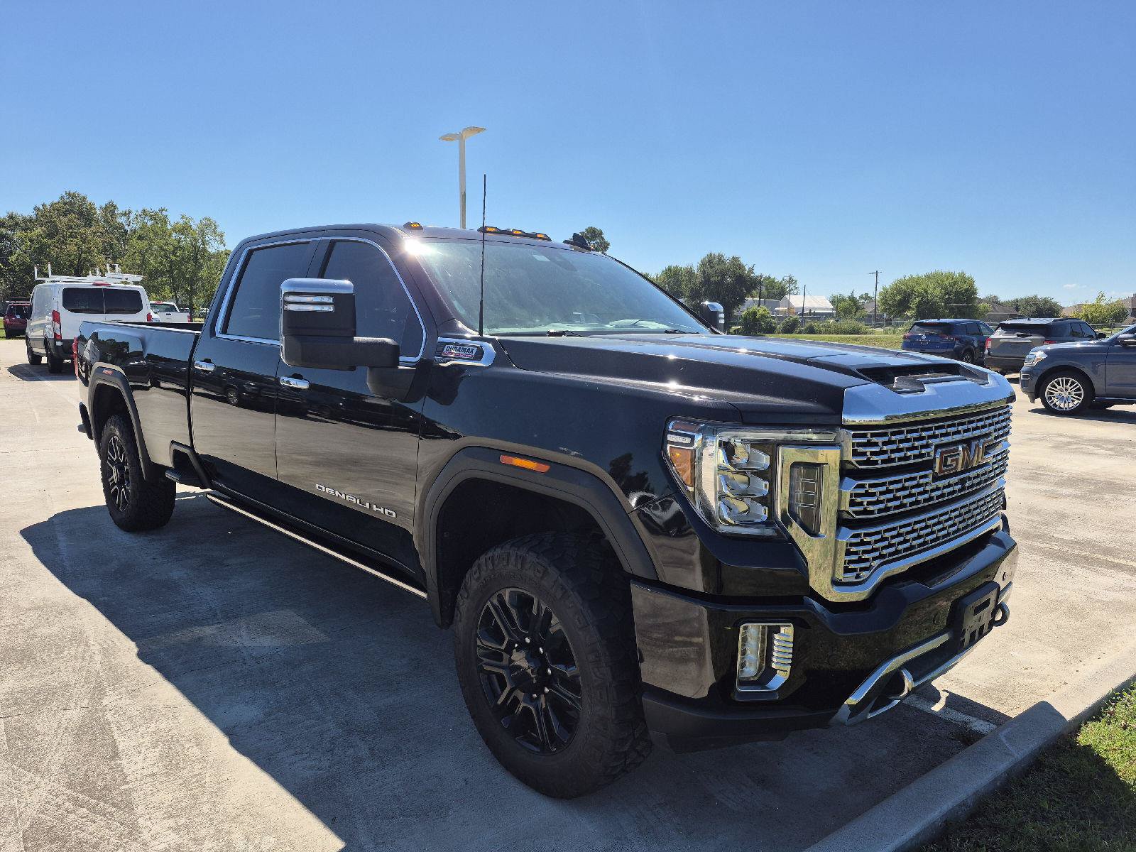 Used 2022 GMC Sierra 2500 Denali w/ Denali Black Diamond Edition AWD/4WD image 16