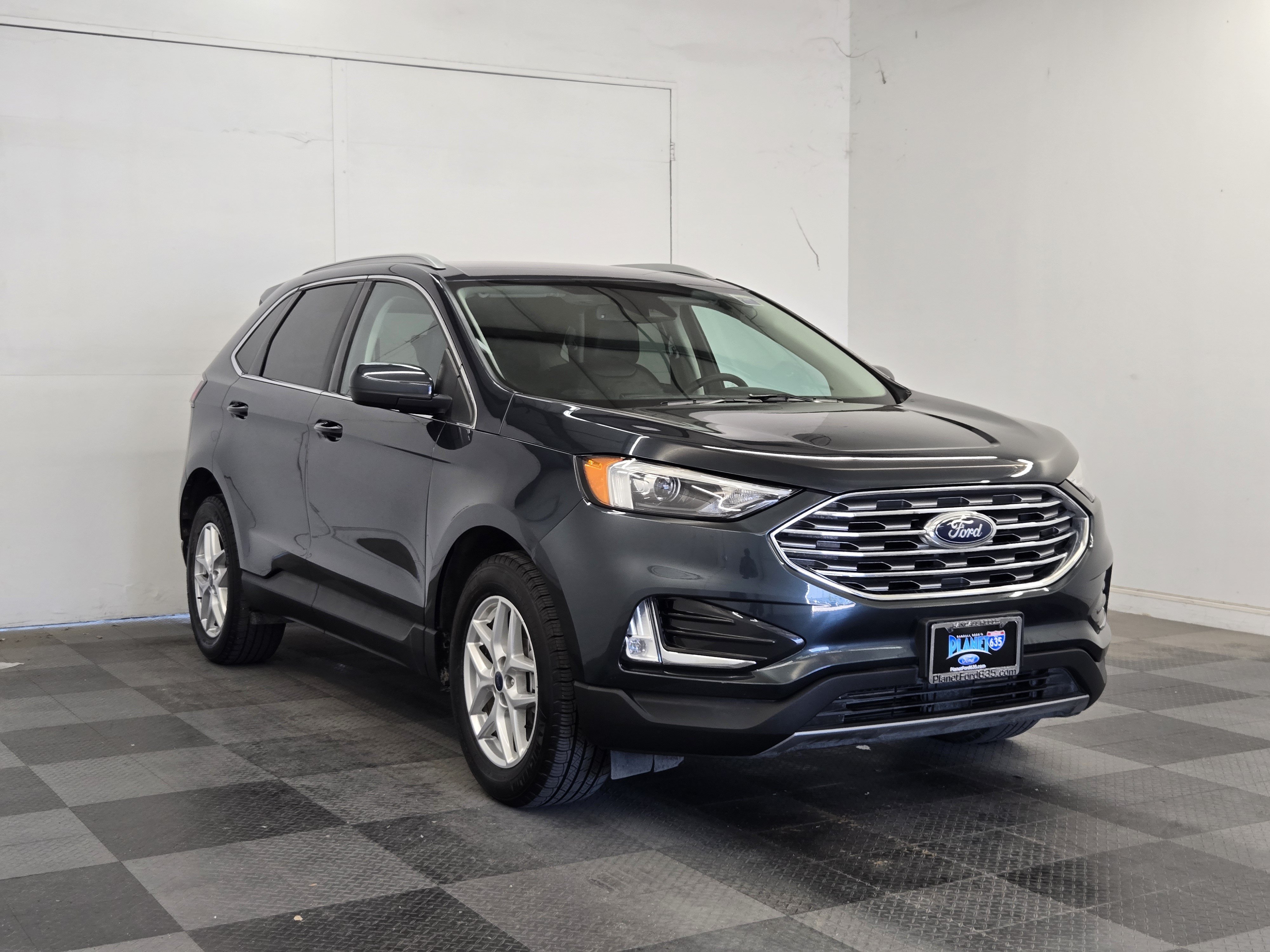 Certified 2022 Ford Edge SEL w/ Convenience Package AWD/4WD image 2