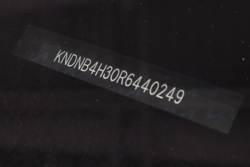 Used 2024 Kia Carnival LX FWD image 33