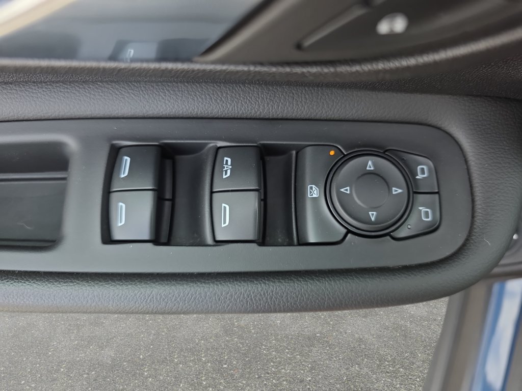 Used 2024 GMC Terrain SLE w/ Driver Convenience Package AWD/4WD image 23