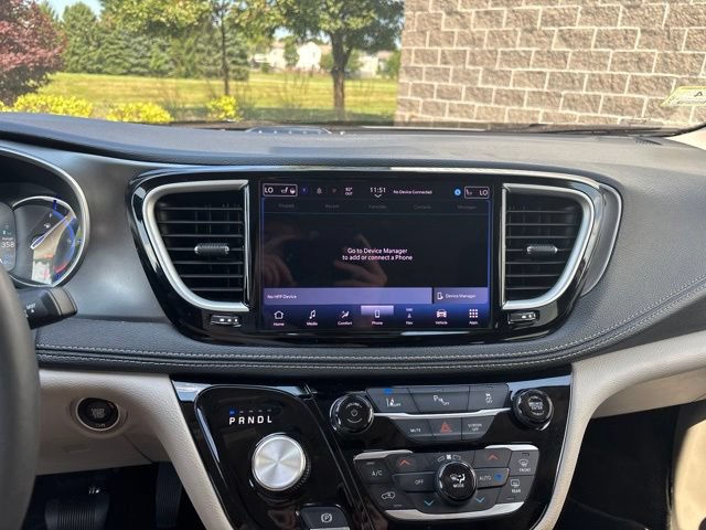 Used 2024 Chrysler Pacifica Limited FWD image 21