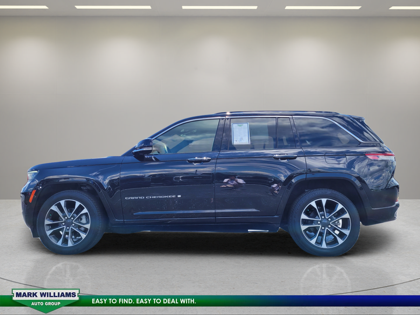 Used 2022 Jeep Grand Cherokee Overland w/ Luxury Tech Group IV AWD/4WD image 8