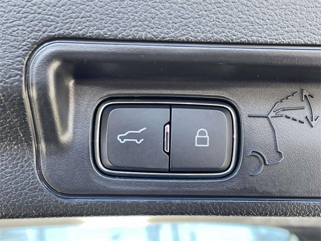 Certified 2022 Ford Explorer XLT w/ Equipment Group 202A image 9