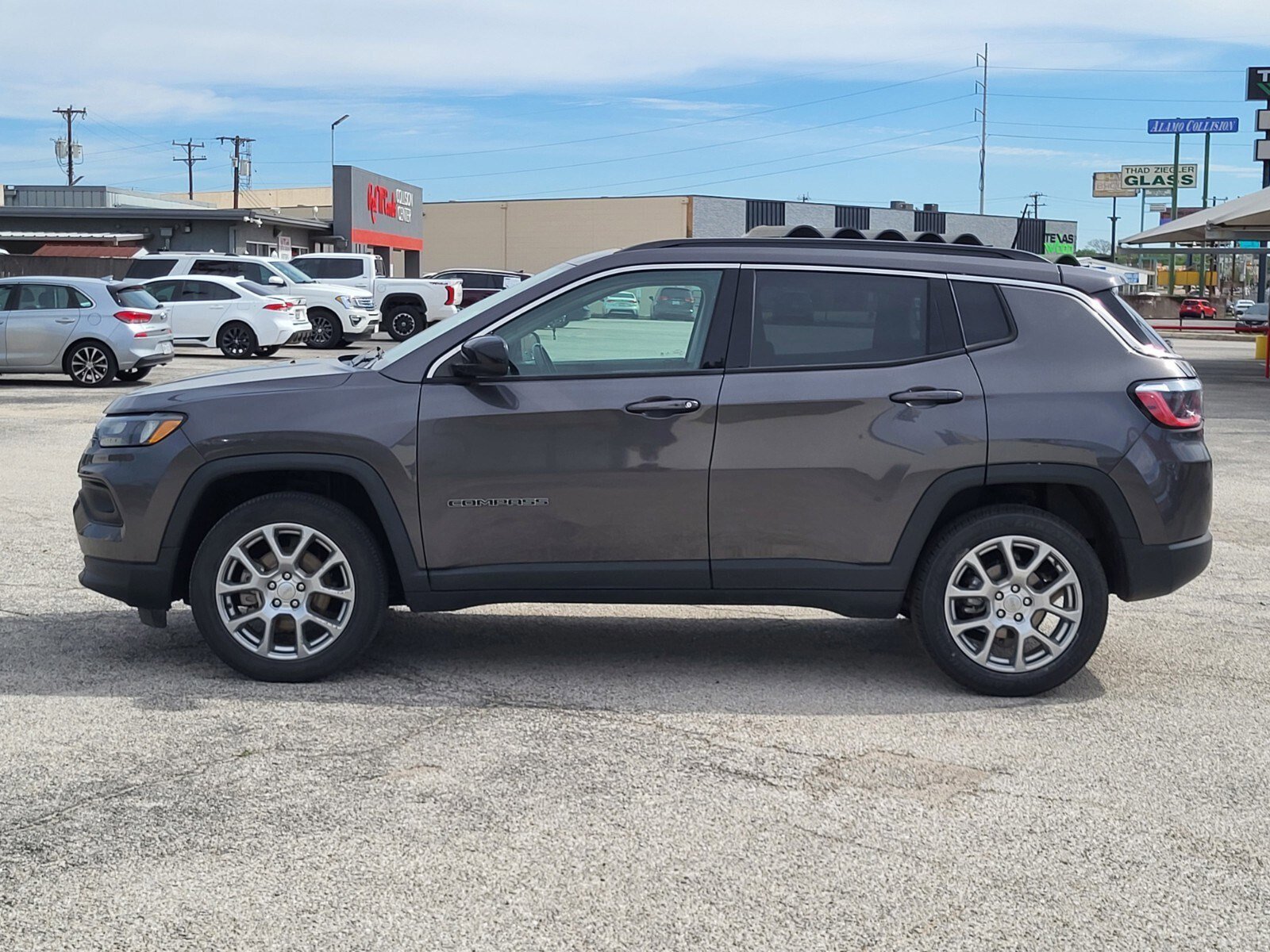 Used 2022 Jeep Compass Latitude w/ Sun and Sound Group image 6