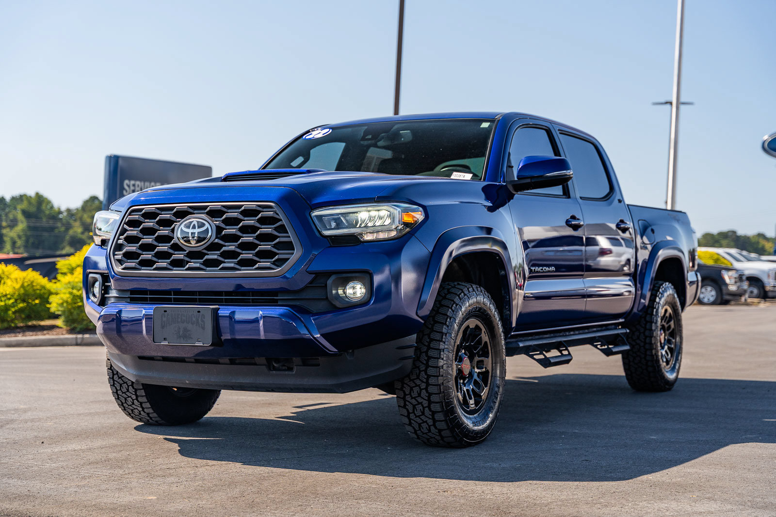 Used 2022 Toyota Tacoma TRD Sport w/ TRD Premium Sport Package AWD/4WD image 3