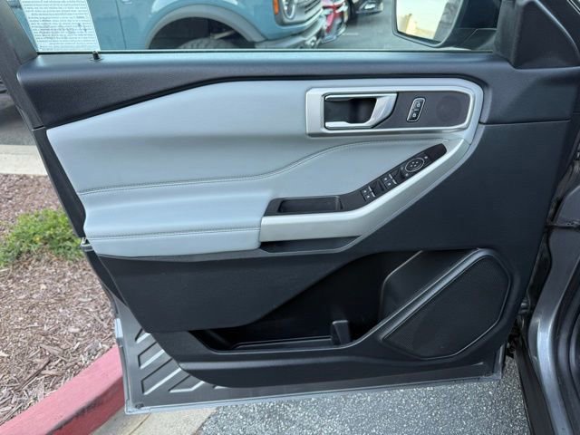 Certified 2022 Ford Explorer XLT w/ Equipment Group 202A image 15