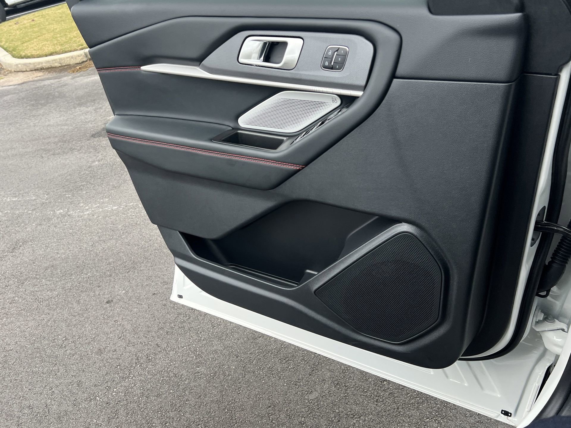 Certified 2025 Ford Explorer ST w/ Sun And Sound Package image 20