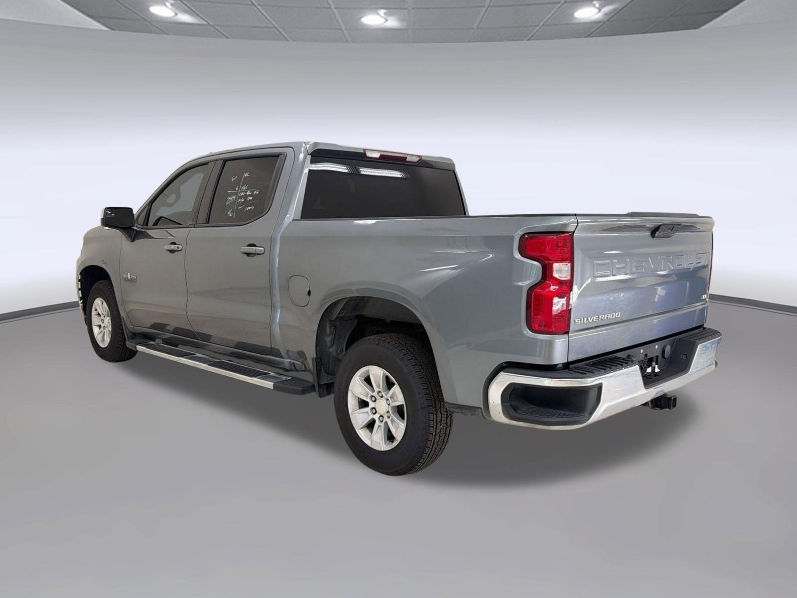 Used 2021 Chevrolet Silverado 1500 LT RWD image 3