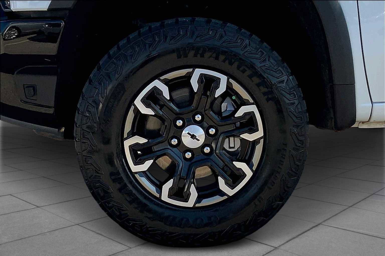 Used 2024 Chevrolet Silverado 1500 ZR2 w/ Technology Package image 12