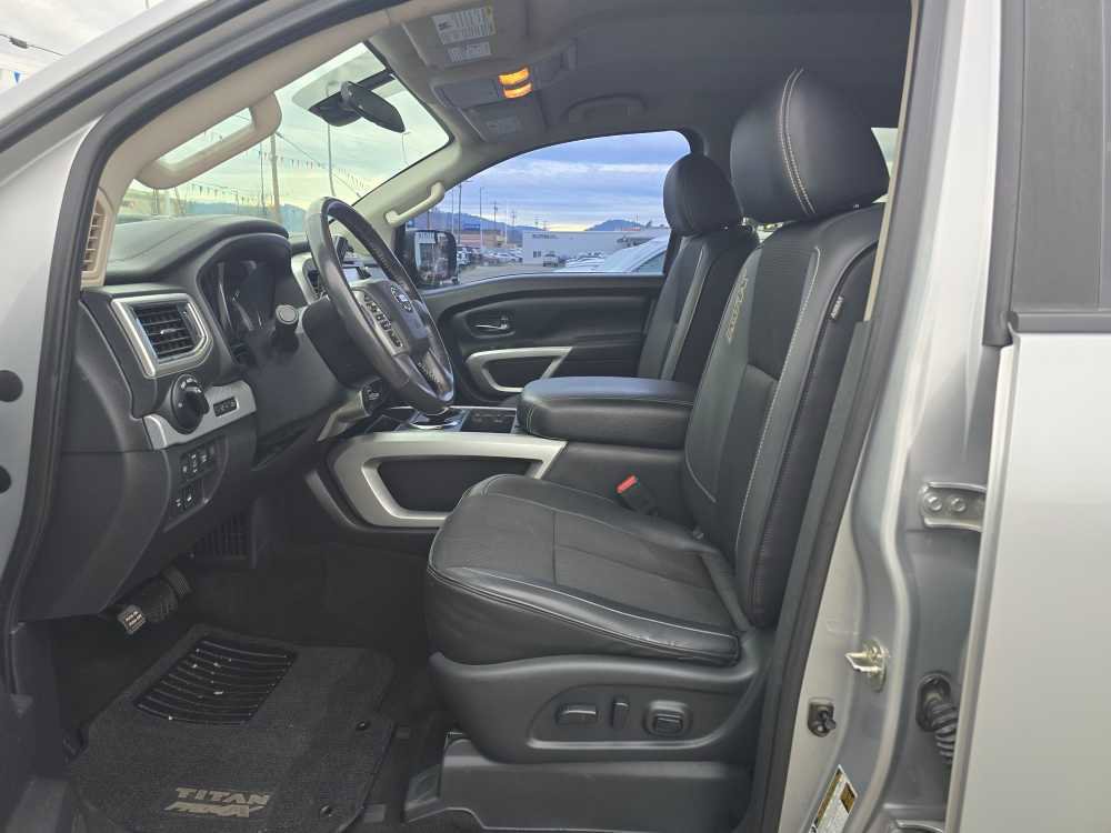 Used 2018 Nissan Titan PRO-4X image 9