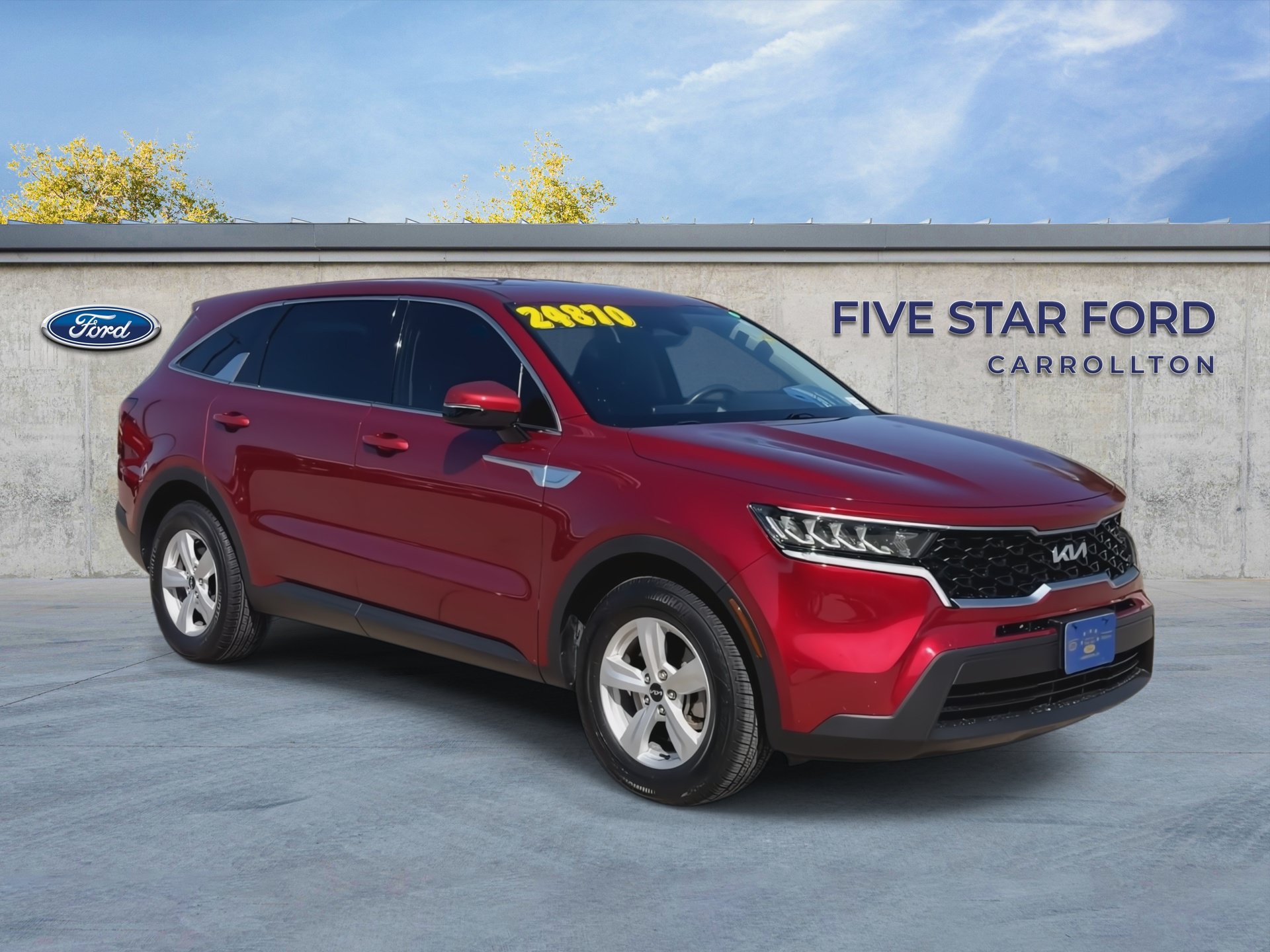 Used 2023 Kia Sorento LX FWD image 2