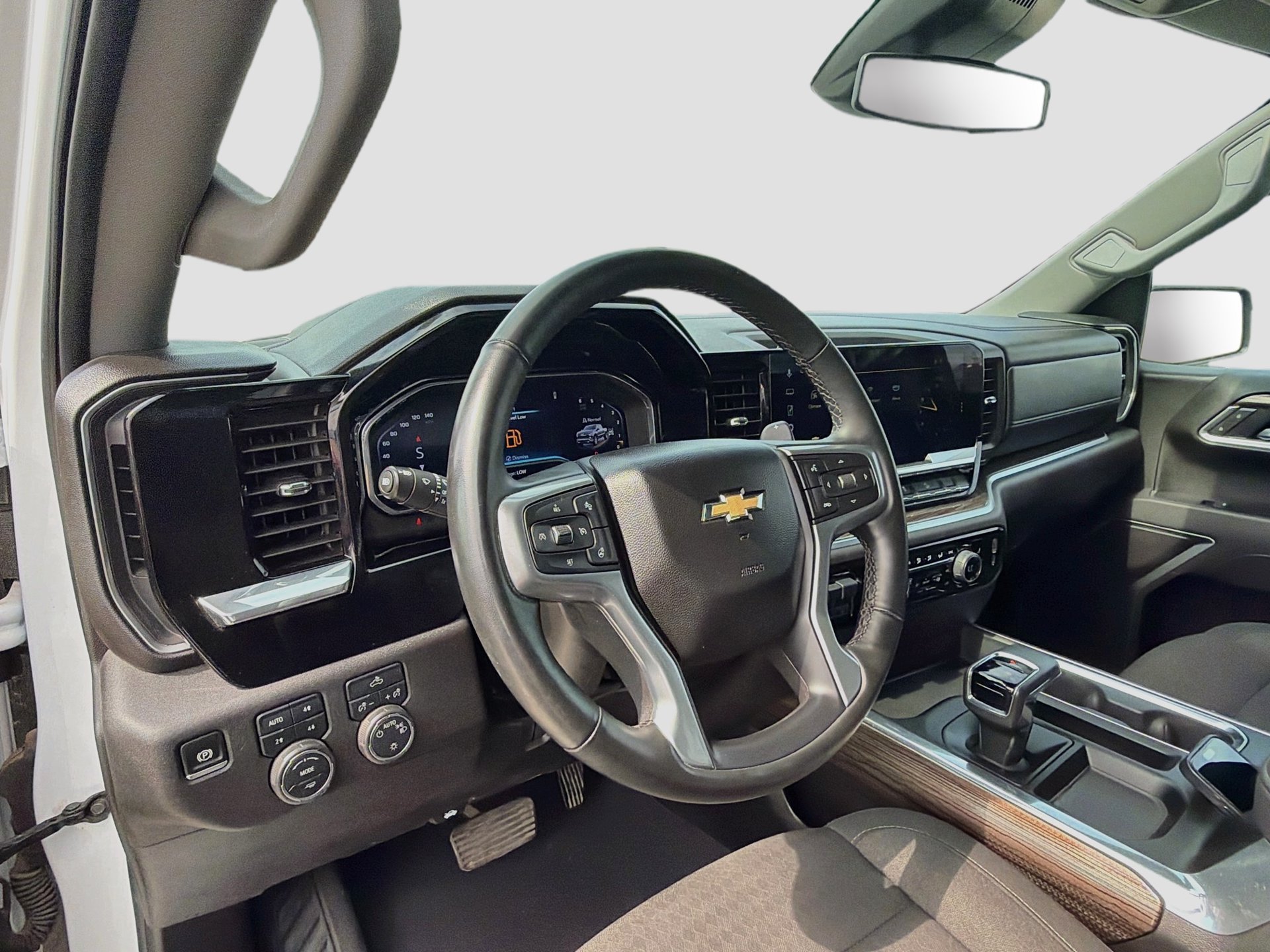 Used 2025 Chevrolet Silverado 1500 LT AWD/4WD image 11