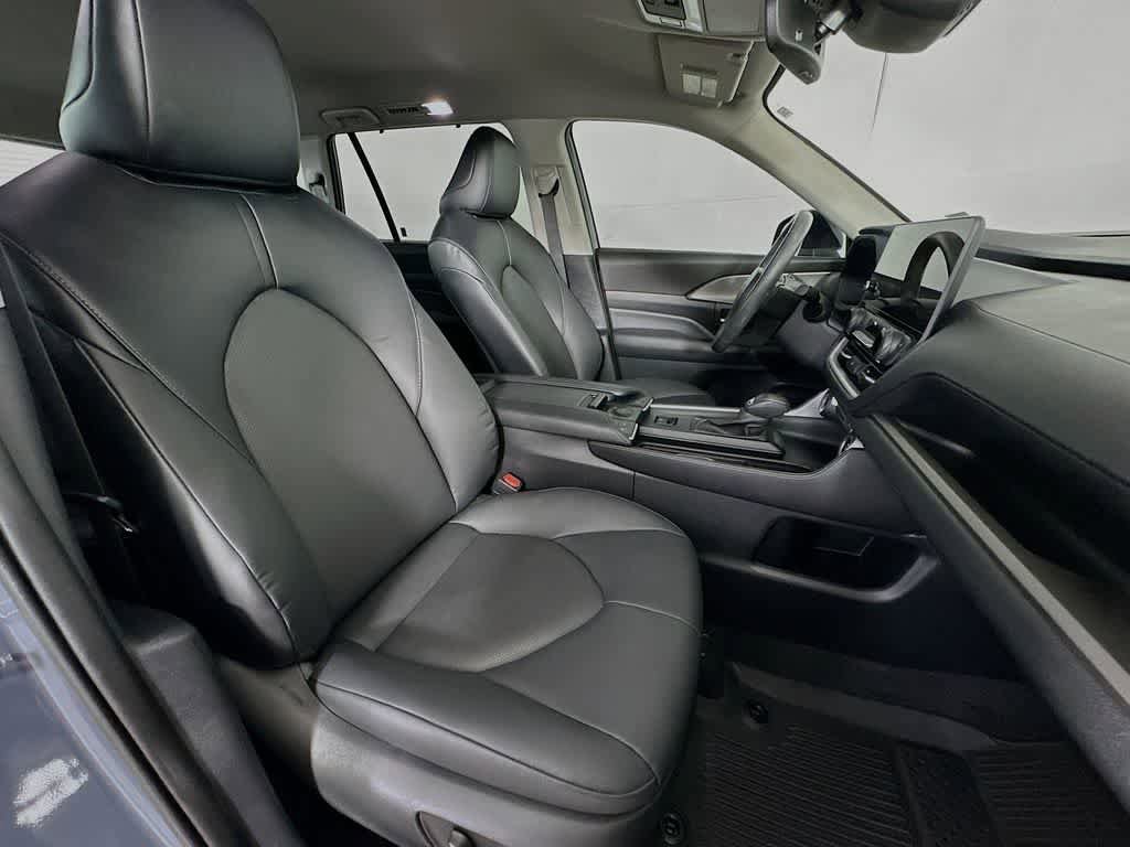 Used 2024 Toyota Grand Highlander AWD image 15