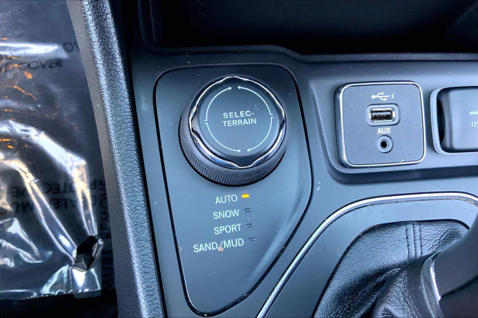Used 2022 Jeep Cherokee Latitude Lux AWD/4WD image 59