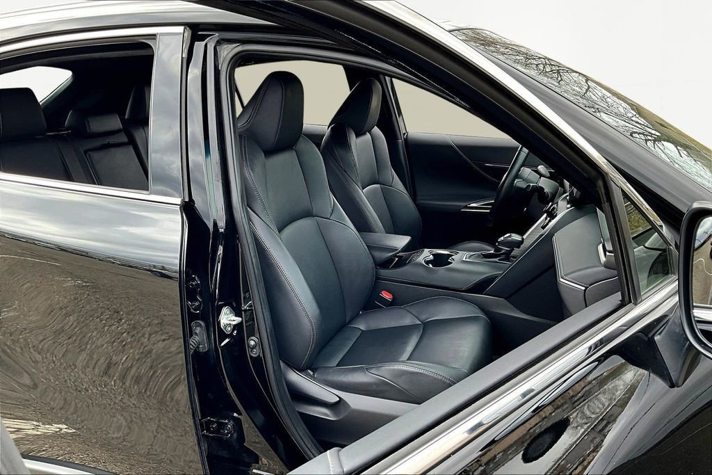 Used 2022 Toyota Venza XLE image 9