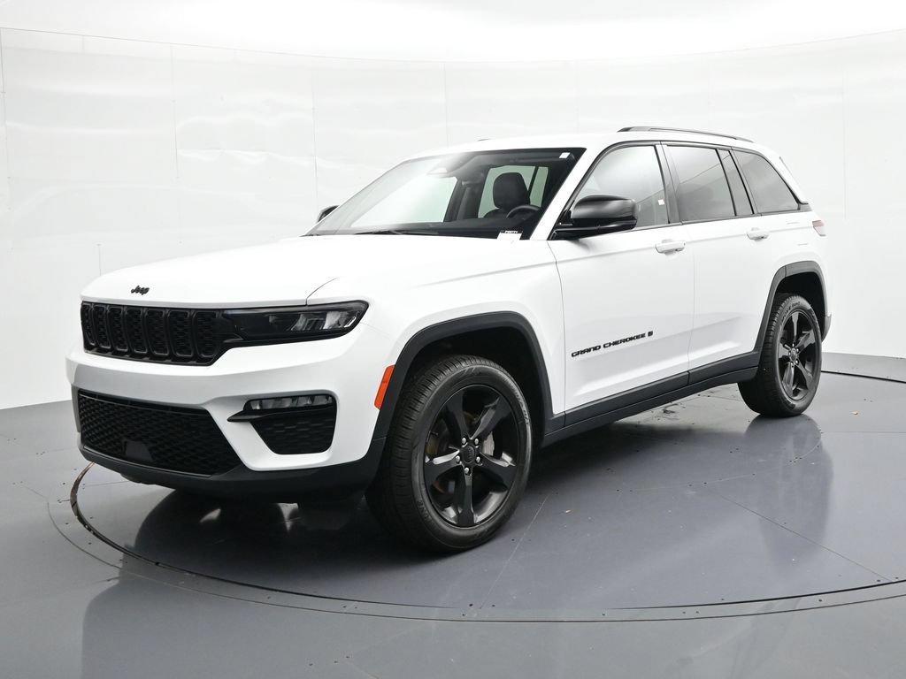 Used 2023 Jeep Grand Cherokee Limited w/ Black Appearance Package AWD/4WD image 6