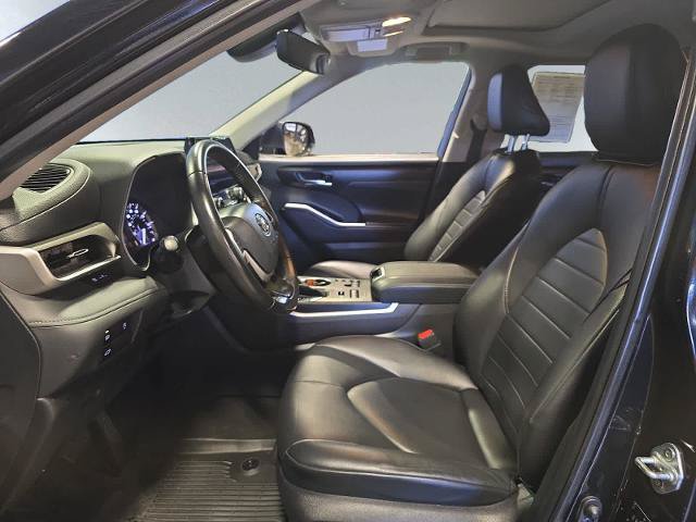 Used 2024 Toyota Highlander AWD image 7