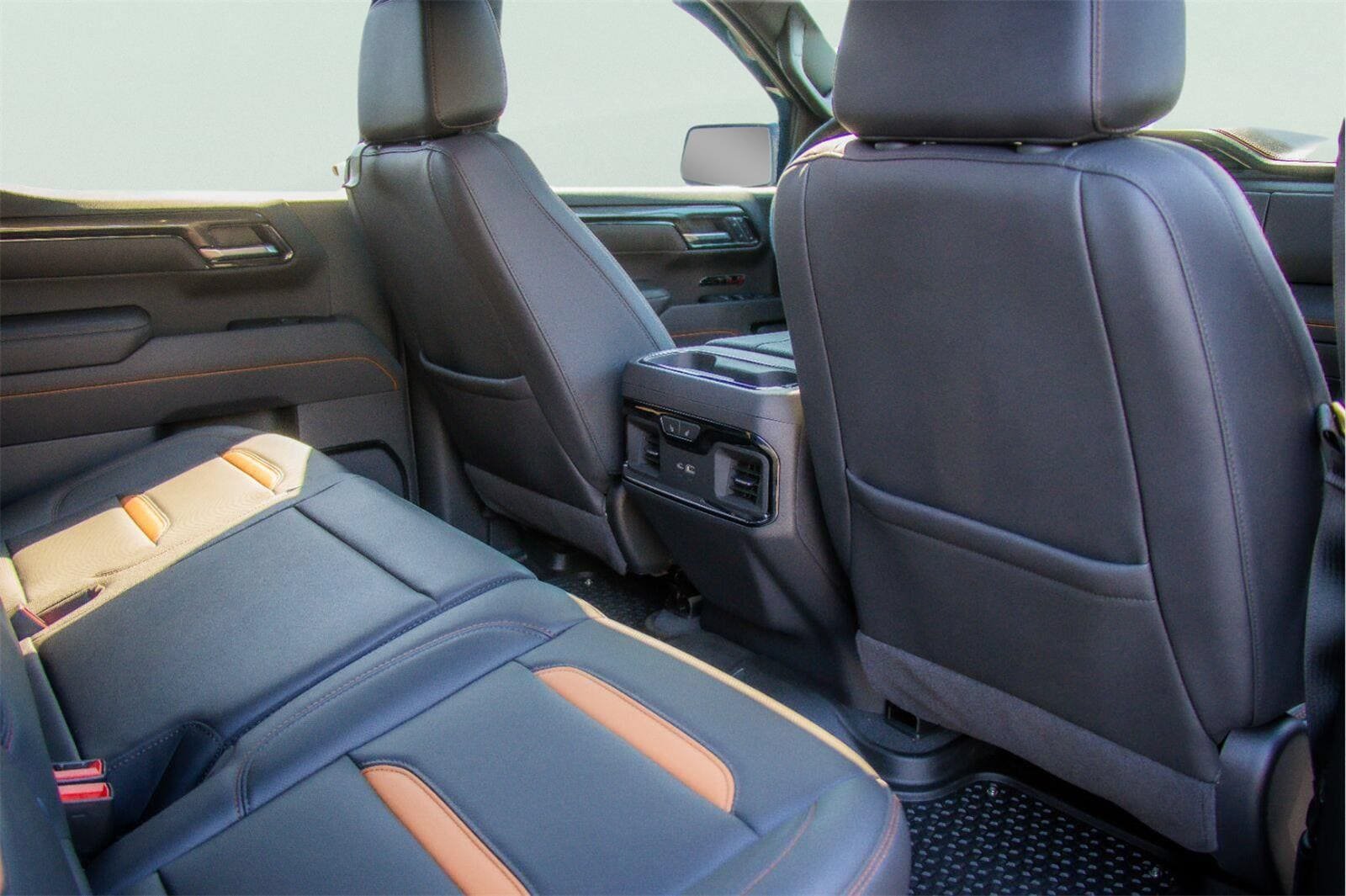 Used 2025 GMC Sierra 1500 AT4 w/ AT4 Premium Package AWD/4WD image 9
