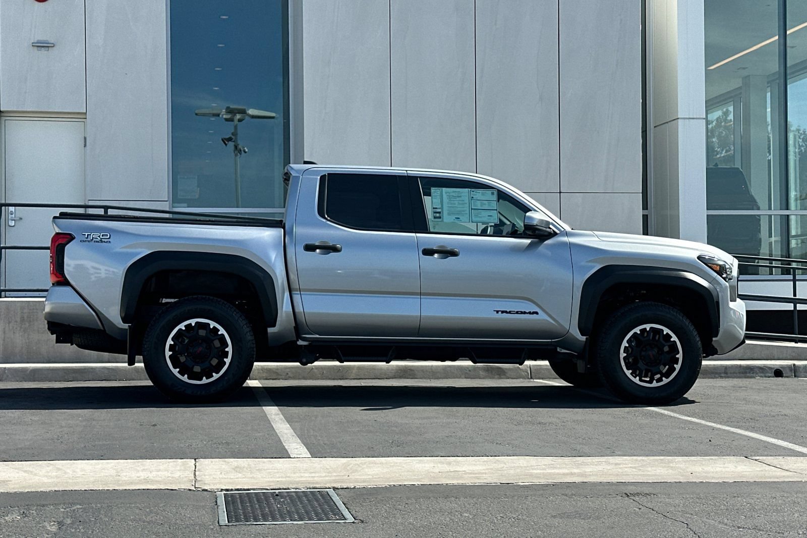 Used 2024 Toyota Tacoma TRD Off-Road w/ TRD Off Road Premium Package AWD/4WD image 2