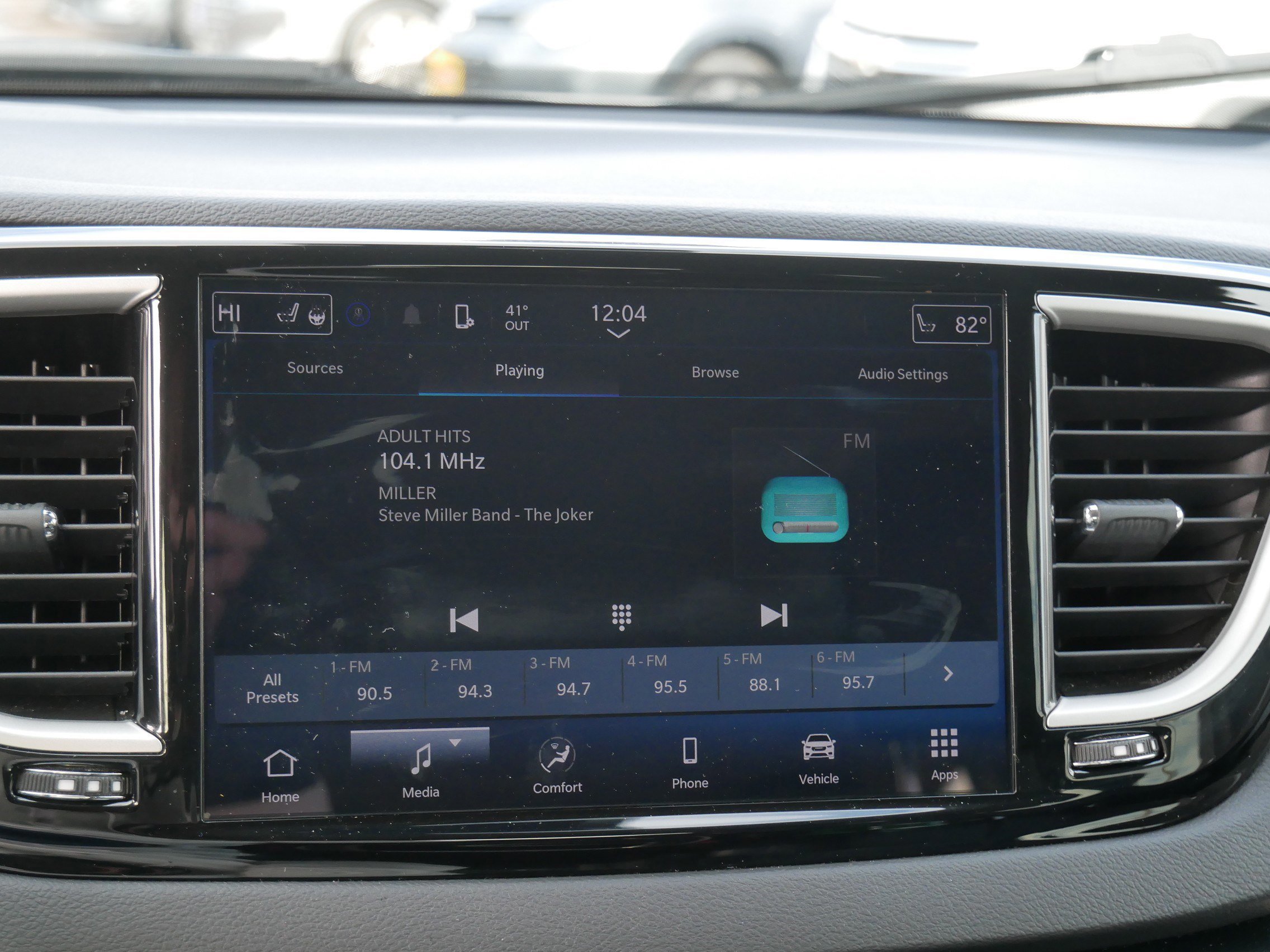 Used 2024 Chrysler Pacifica Touring-L image 22