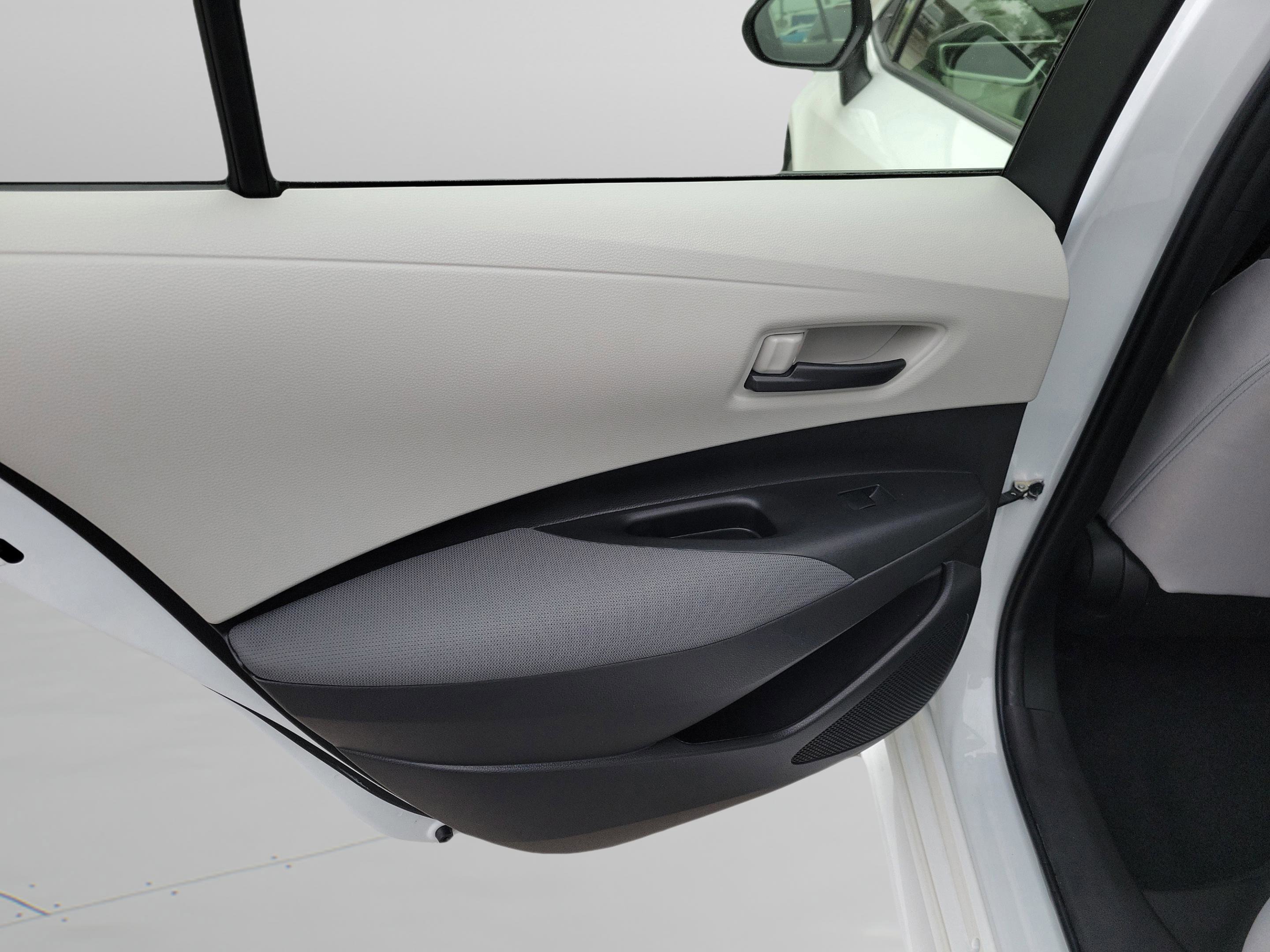 Used 2022 Toyota Corolla LE image 25