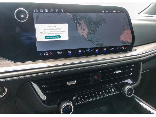 Used 2025 Chevrolet Suburban Z71 AWD/4WD image 19