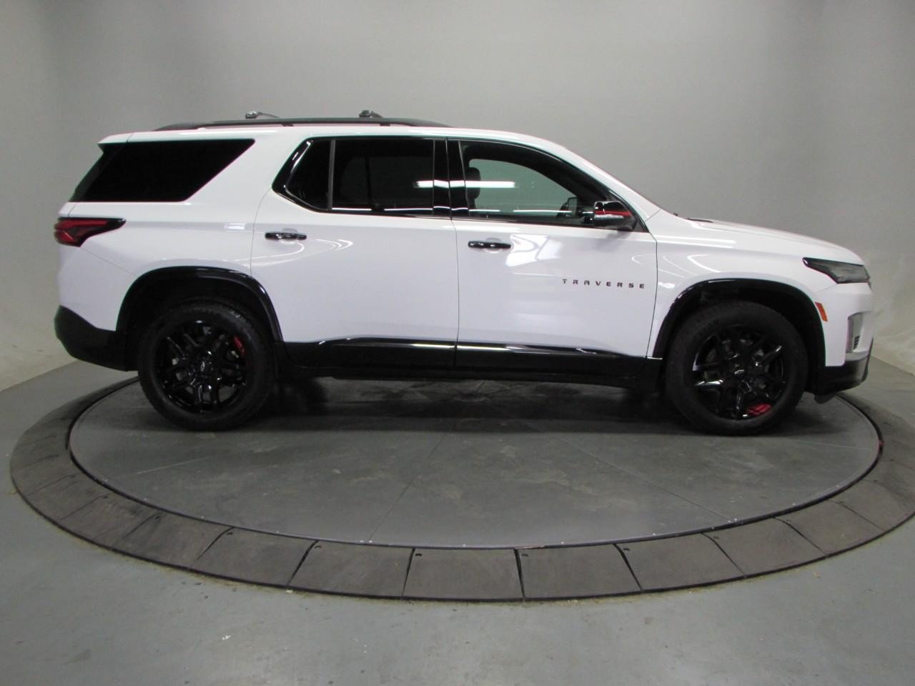 Used 2023 Chevrolet Traverse Premier w/ Redline Edition FWD image 8